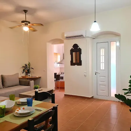 Mary's Summer House Apartment *
